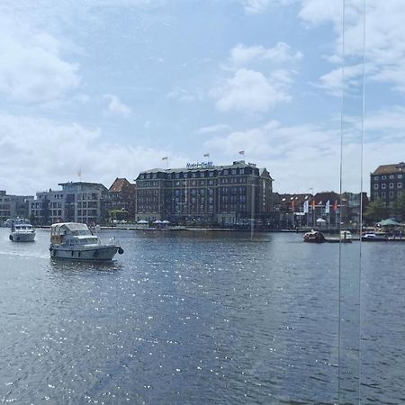 Hausboot Die Leseinsel Emden Exterior foto